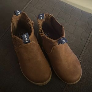 Cat and Jack boot. Size 8. Toddler girl.